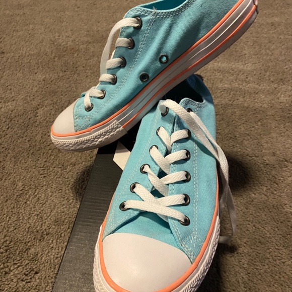 Converse - Picture 2 of 12